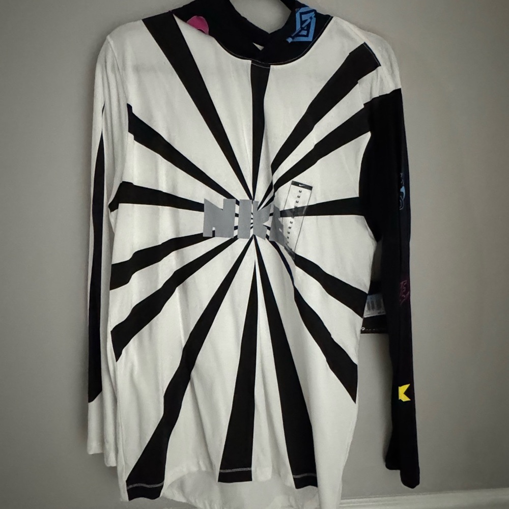 Nike Monochrome Graphic Long Sleeve Shirt